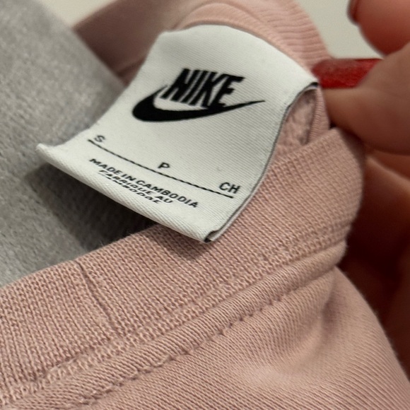 Nike Women's Blush Pink Sweatshirt - Picture 3 of 4